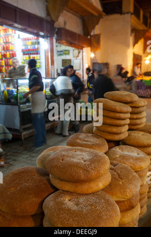 Pain traditionnel, Fes el Bali Medina, Fes, Maroc, Afrique du Nord, Afrique Banque D'Images