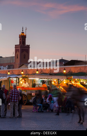 La place Jemaa el-Fna, la médina, Marrakech, Maroc, Afrique du Nord, Afrique Banque D'Images