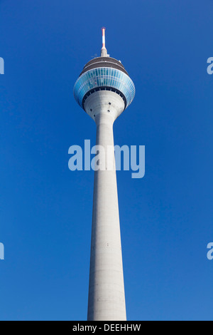 Rheinturm tour, Düsseldorf, Rhénanie du Nord-Westphalie, Allemagne, Europe Banque D'Images