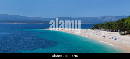 Plage de Zlatni rat (Corne d'or) et l'île de Hvar dans l'arrière-plan, Bol, Brac, Dalmatie, Croatie, Europe Banque D'Images