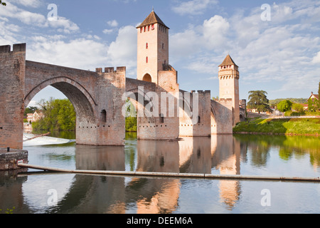 Pont Valentre dans la ville de Cahors, Lot, France, Europe Banque D'Images