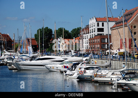 Marina dans la ville polonaise de Gdansk. Banque D'Images