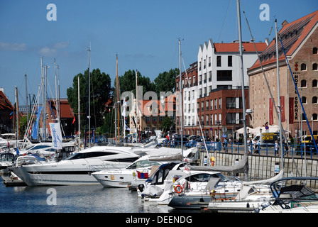 Marina dans la ville polonaise de Gdansk. Banque D'Images