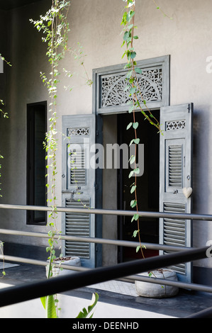 Ouvrir les portes d'accès à la Cour de Marrakech Medina accueil Banque D'Images