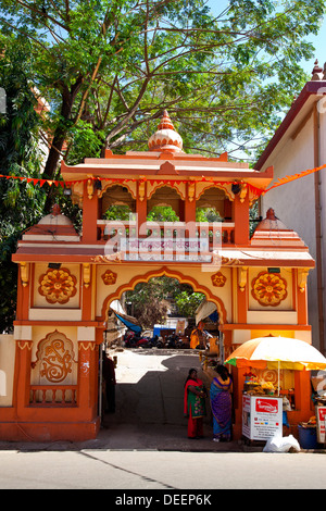 Entrée d'un temple, Mahalaxmi Temple, Panaji, Goa, Inde Banque D'Images