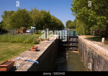 Canal de Nantes à Brest, Malestroit, Morbihan, Bretagne, France Banque D'Images