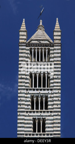 Façade de la Cathédrale de Sienne en Toscane, Italie Banque D'Images