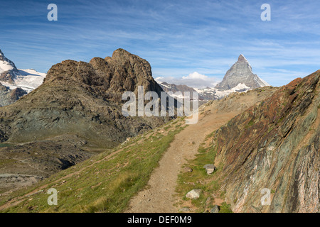 Sentier au Riffelhorn avec Matterhorn, Zermatt, Alpes, Suisse Banque D'Images