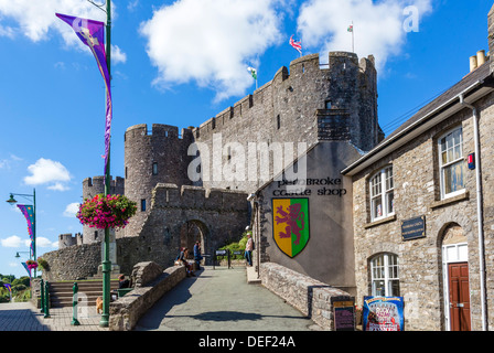 L'entrée de Château de Pembroke, Pembroke, Pembrokeshire, Pays de Galles, Royaume-Uni Banque D'Images