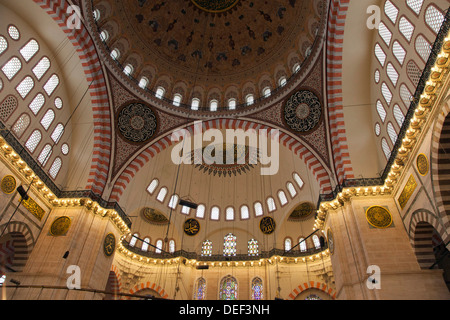 Ntérieur vue de la mosquée de Soliman dans le bazar d''Istanbul, Turquie. Banque D'Images