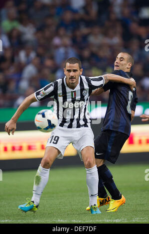 Leonardo Bonucci (Juventus), Rodrigo Palacio (Inter), 14 septembre 2013 - Football / Soccer : Italien 'Serie' un match entre l'Inter Milan Juventus 1-1 au Stadio Giuseppe Meazza de Milan, Italie. (Photo de Maurizio Borsari/AFLO) Banque D'Images