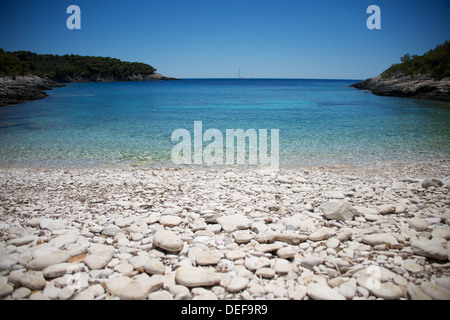 La plage de SREBRNA sur Vis, Croatie Banque D'Images