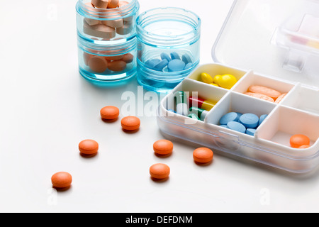 Assorted pills avec tambourin Banque D'Images