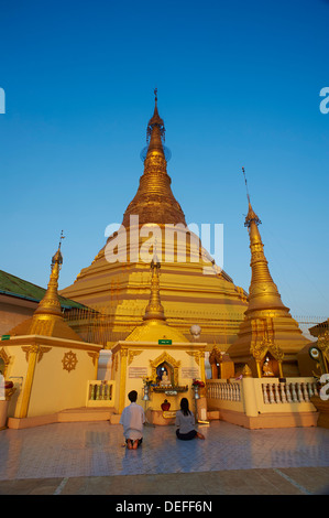 Kyaikthanian Paya temple et monastère, Mawlamyine (Moulmein), l'État Môn, Myanmar (Birmanie), l'Asie Banque D'Images