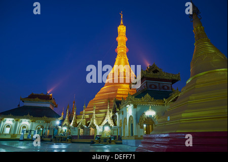 Kyaikthanian Paya temple et monastère, Mawlamyine (Moulmein), l'État Môn, Myanmar (Birmanie), l'Asie Banque D'Images