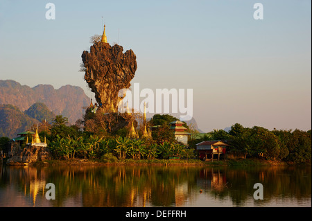 Monastère Kyauk Kalap, Hpa-An, l'État de Karen, le Myanmar (Birmanie), l'Asie Banque D'Images