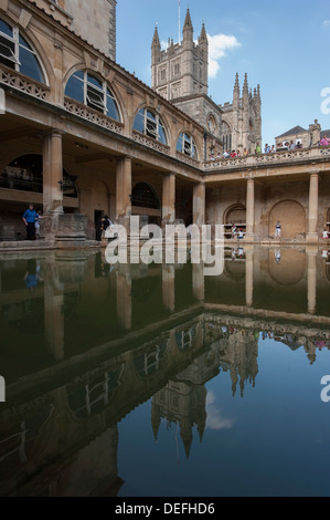 Bains romains en face de l'abbaye de Bath, Bath, Angleterre, Royaume-Uni Banque D'Images