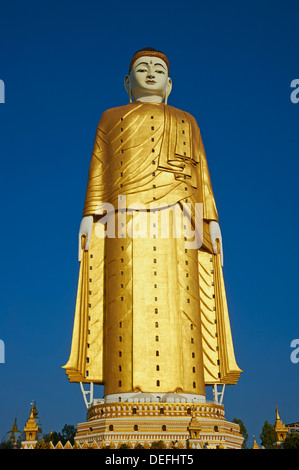 Tataung Bodhi, le Bouddha statue de 129 m de haut, Monywa, Rhône-Alpes, le Myanmar (Birmanie), l'Asie Banque D'Images