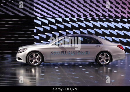 Francfort, Allemagne. 17 août, 2013. International Motor Show de Francfort, en Allemagne. Mercedes Benz S500 hybride plug-in à la 65ème IAA de Francfort, Allemagne, le 17 septembre 2013 © philipus/Alamy Live News Banque D'Images