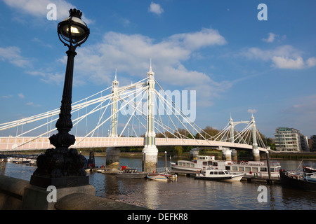 Albert Bridge sur la Tamise, Chelsea, Londres, Angleterre, Royaume-Uni, Europe Banque D'Images