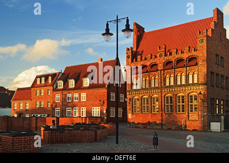 Scène en soirée dans la vieille ville de Wismar, UNESCO World Heritage Site, Mecklenburg-Vorpommern, Allemagne, Mer baltique, Europe Banque D'Images