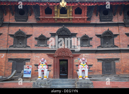 Entrée de Kumari Bahal, Durbar Square, UNESCO World Heritage Site, Katmandou, Népal, Asie Banque D'Images