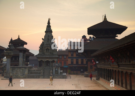 Durbar Square Bhaktapur, à l'aube, Site du patrimoine mondial de l'UNESCO, Vallée de Kathmandou, Népal, Asie Banque D'Images