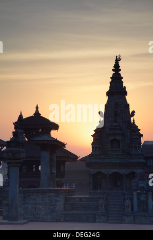 Durbar Square Bhaktapur, à l'aube, Site du patrimoine mondial de l'UNESCO, Vallée de Kathmandou, Népal, Asie Banque D'Images