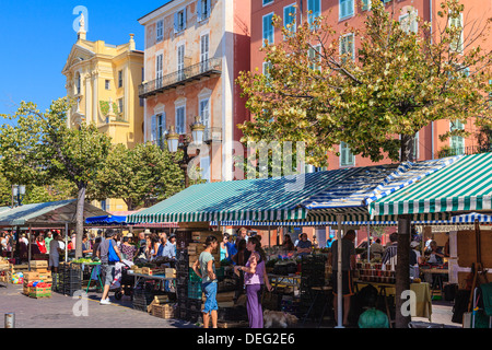 Le matin, marché de fruits et légumes, le Cours Saleya, Nice, Alpes Maritimes, Provence, Côte d'Azur, d'Azur, France Banque D'Images