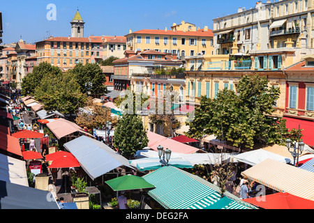 Le matin, marché de fruits et légumes, le Cours Saleya, Nice, Alpes Maritimes, Provence, Côte d'Azur, d'Azur, France Banque D'Images