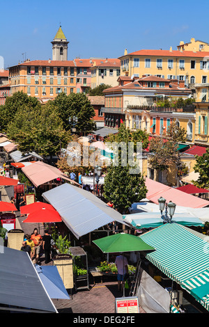 Le matin, marché de fruits et légumes, le Cours Saleya, Nice, Alpes Maritimes, Provence, Côte d'Azur, d'Azur, France Banque D'Images