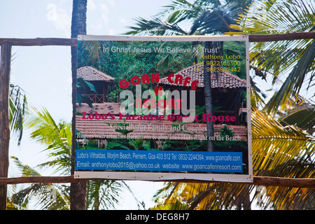 Panneau d'un lieu de villégiature, Goan Cafe and Resort, Siolim, Nord de Goa, Goa, Inde Banque D'Images