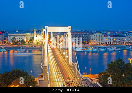 Elizabeth Bridge, rives du Danube, l'UNESCO World Heritage Site, Budapest, Hongrie, Europe Banque D'Images