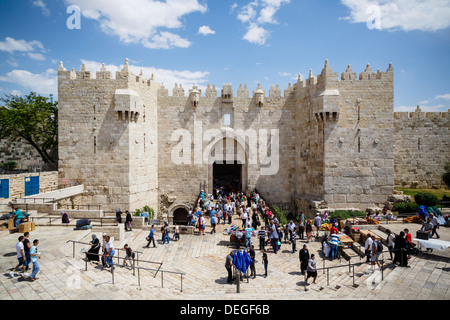 Porte de Damas, dans la Vieille Ville, site du patrimoine mondial de l'UNESCO, Jérusalem, Israël, Moyen Orient Banque D'Images