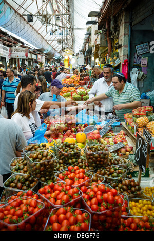 Les fruits et légumes au marché Mahane Yehuda, Jérusalem, Israël, Moyen Orient Banque D'Images