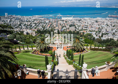 Vue sur les jardins de Bahai, Haïfa, Israël, Moyen Orient Banque D'Images