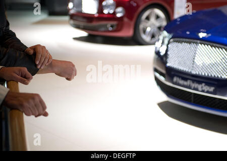 65ème International Motor Show de Francfort, en Allemagne. Septembre 17th, 2013. L'AAI est le plus grand salon mondial de l'industrie automobile. Près de 1100 exposants du monde entier présents du 12 au 22 septembre les nouveaux modèles et prototypes futuristes. Photo : Jan Haas/dpa/Alamy Live News Banque D'Images