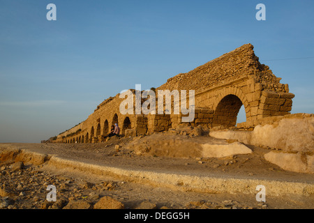 L'aqueduc romain, Césarée, Israël, Moyen Orient Banque D'Images