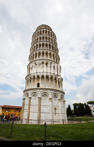 Low angle view of a Tower, Tour de Pise, Pise, Toscane, Italie Banque D'Images