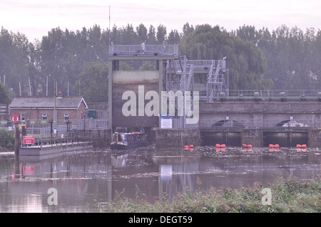 Écluse de Denver sur la rivière Great Ouse, dans le Norfolk. . Banque D'Images