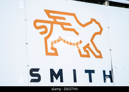 Inscrivez-vous à l'extérieur d'une usine de véhicules électriques Smith Banque D'Images