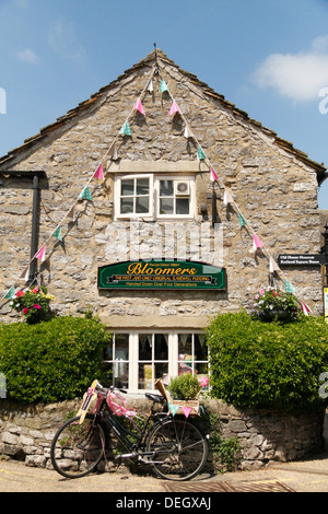 Voir d'origine Bloomers Bakewell Pudding shop de Bakewell, Peak District, Derbyshire, 2013 Banque D'Images