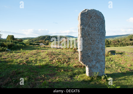 Pierre commémorative du jubilé de diamant de la Reine pour 1952-2012 à Leusdon à Dartmoor Banque D'Images