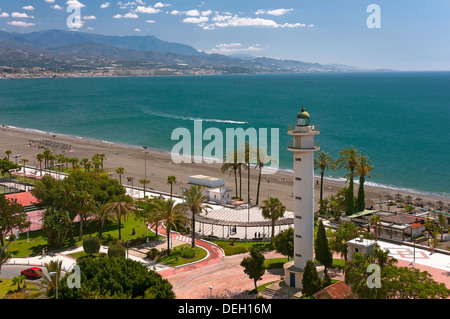 Plage et le phare, Torre del Mar, Malaga-province, Andalusia, Spain, Europe Banque D'Images