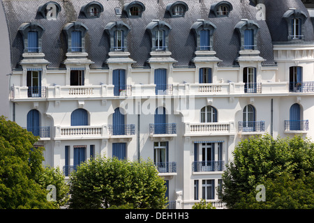 L'ex-Astoria Palace Hotel, à Vichy (Allier - France). L'ancien hôtel Astoria Palace, à Vichy (Allier - France). Banque D'Images