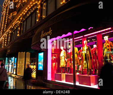 Harrods de nuit, Brompton Road, Knightsbridge, le quartier royal de Kensington et Chelsea Banque D'Images