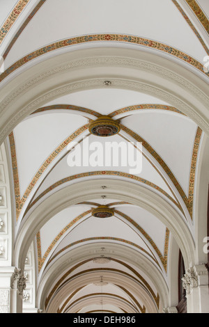 Arches et les cloîtres dans la construction de l'Hôtel de ville de Vienne Banque D'Images