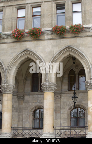 Arches et les cloîtres dans la construction de l'Hôtel de ville de Vienne Banque D'Images