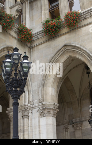 Arches et les cloîtres dans la construction de l'Hôtel de ville de Vienne Banque D'Images