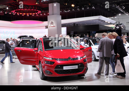 International Motor Show de Francfort, en Allemagne. Présentant la nouvelle Citroën C4 Picasso à la 65ème IAA de Francfort, Allemagne Banque D'Images